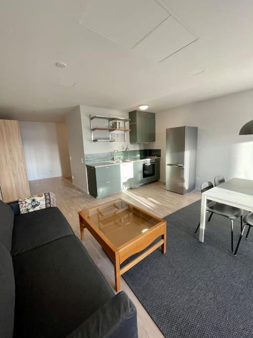 Newly Built Bright Apartment, Close To Everything If You Want To Visit Stockholm, You Will Find The Perfect Accommodation Here! Ferry Line 80 Makes It Very Convenient And Easy To Get To The City Center Нака Экстерьер фото