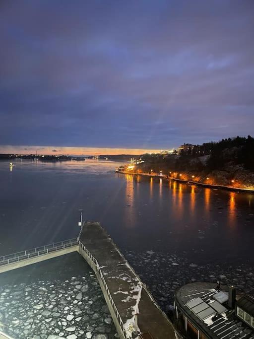 Newly Built Bright Apartment, Close To Everything If You Want To Visit Stockholm, You Will Find The Perfect Accommodation Here! Ferry Line 80 Makes It Very Convenient And Easy To Get To The City Center Нака Экстерьер фото